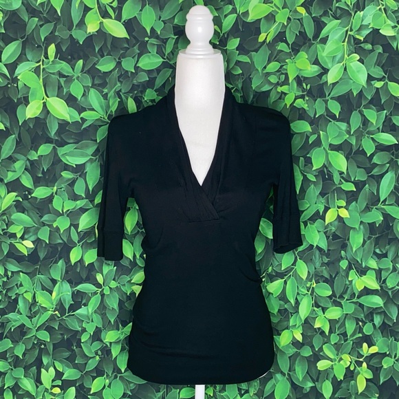 BLACK EXPRESS V-NECK TOP · SIZE S - Picture 6 of 6